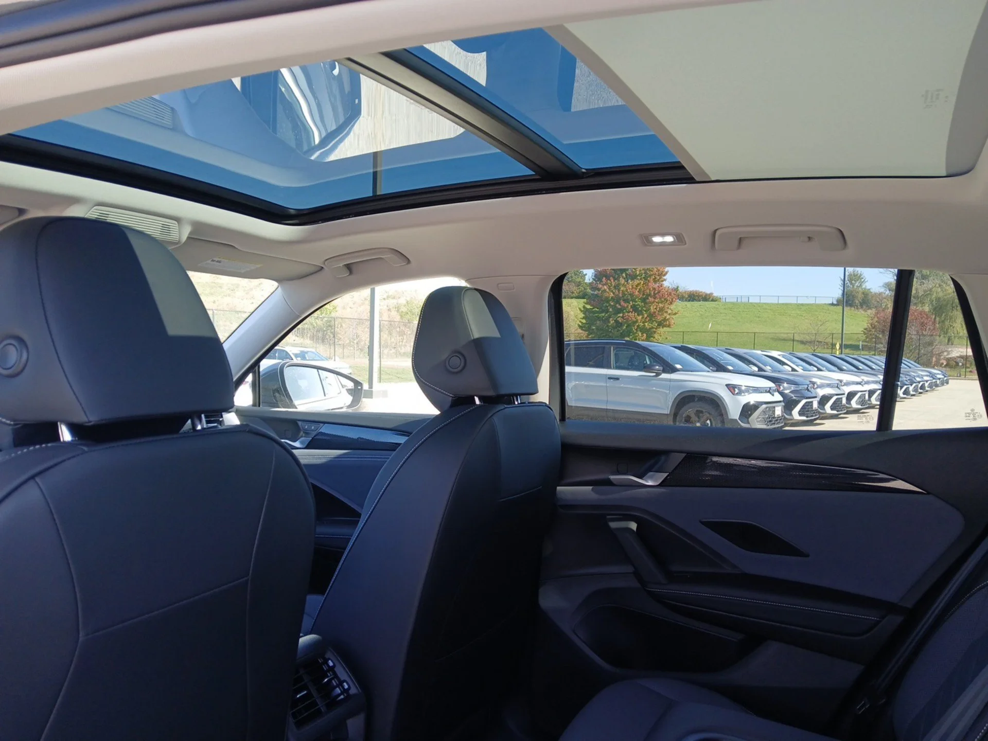 New 2026 Platinum Gray Metallic Volkswagen SE image 21