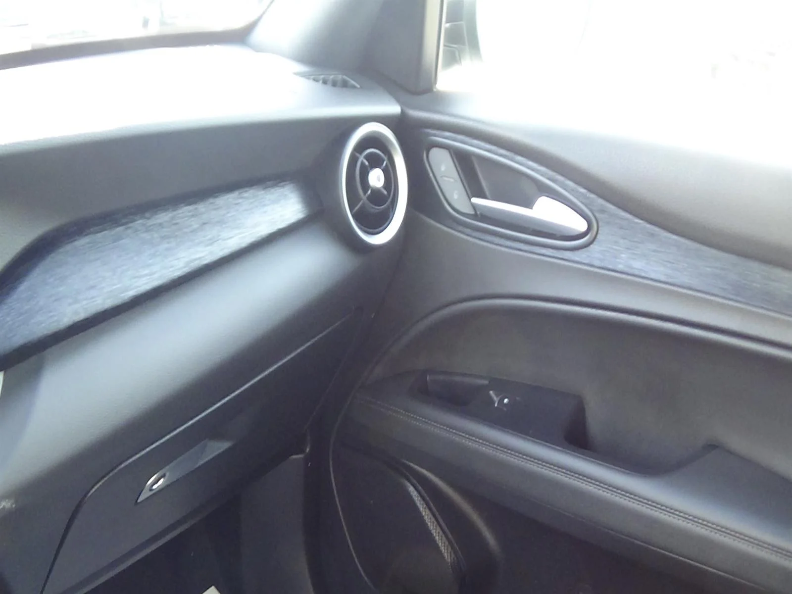 Used 2024 Milano White (pw1) Alfa Romeo Sprint image 31