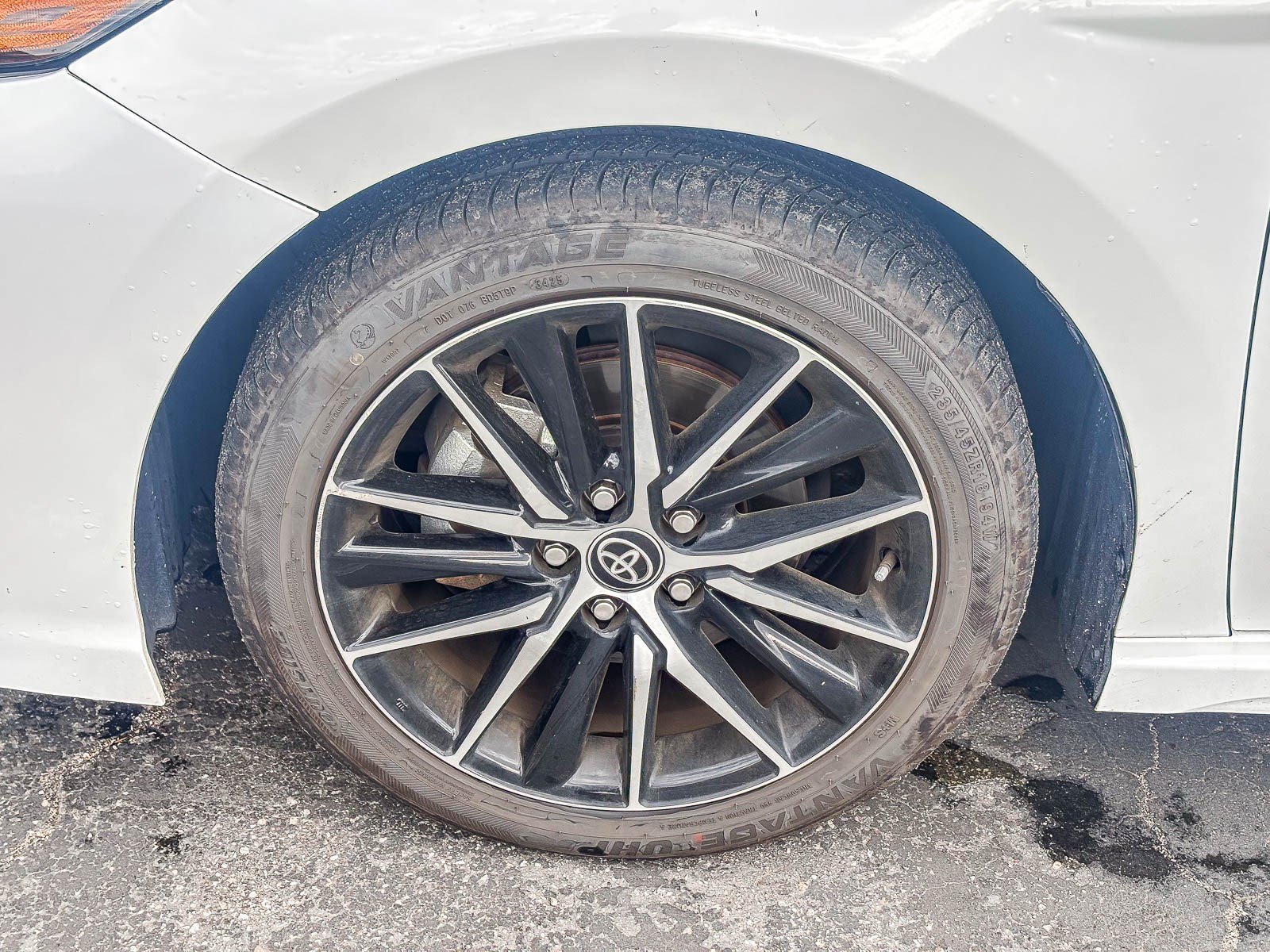 Used 2024 Ice Cap Toyota SE image 9