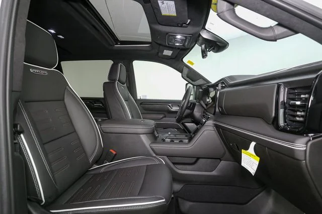 Used 2024 White GMC AT4X image 17