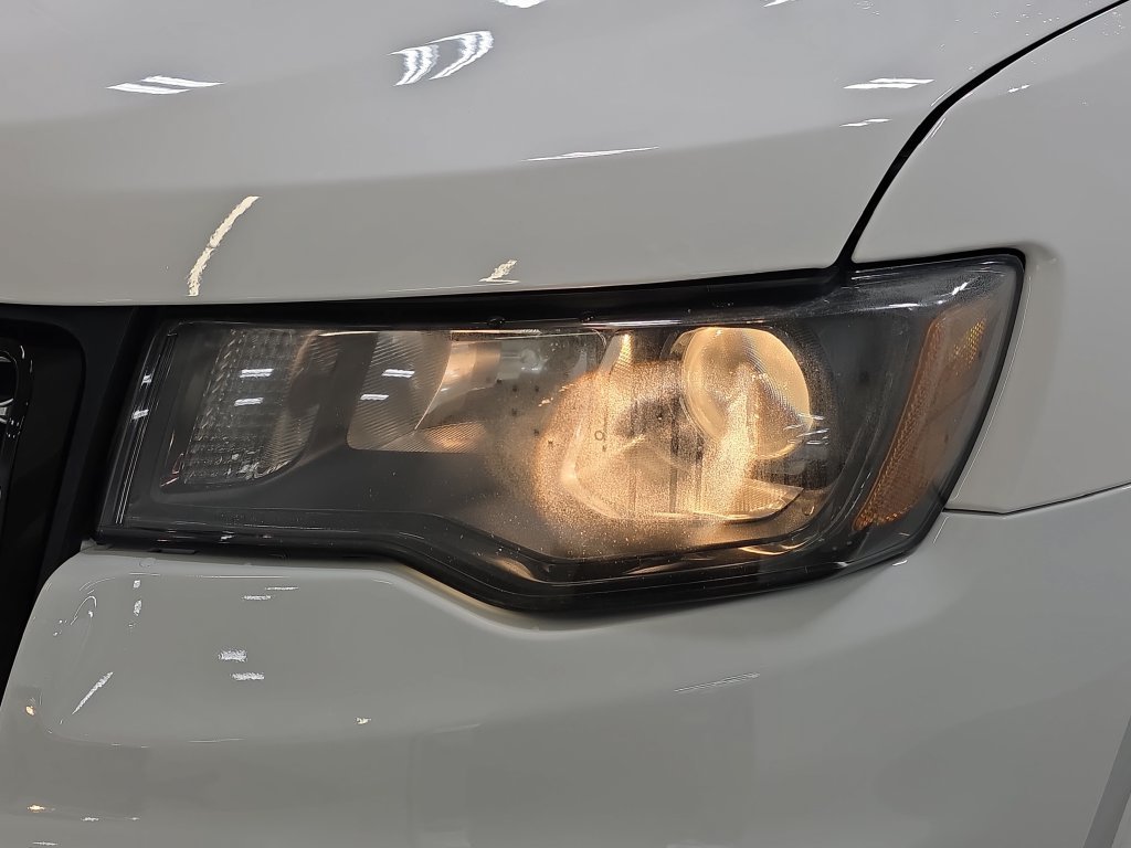 Used 2018 Bright White Clearcoat Jeep Altitude image 29