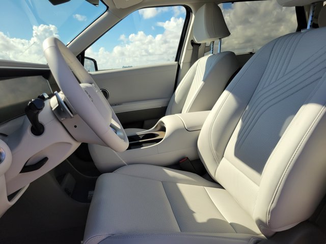 New 2027 Black Hyundai SEL FWD image 8