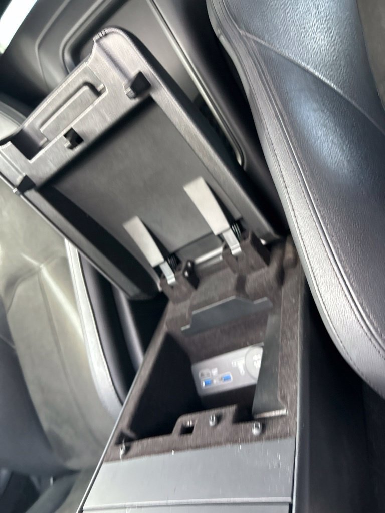 Used 2018 White Jaguar Base image 30