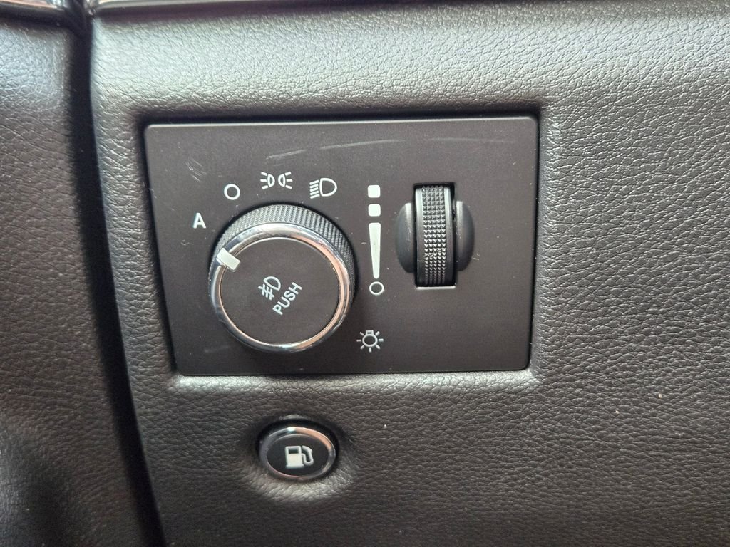 Used 2019 White Jeep Limited image 21