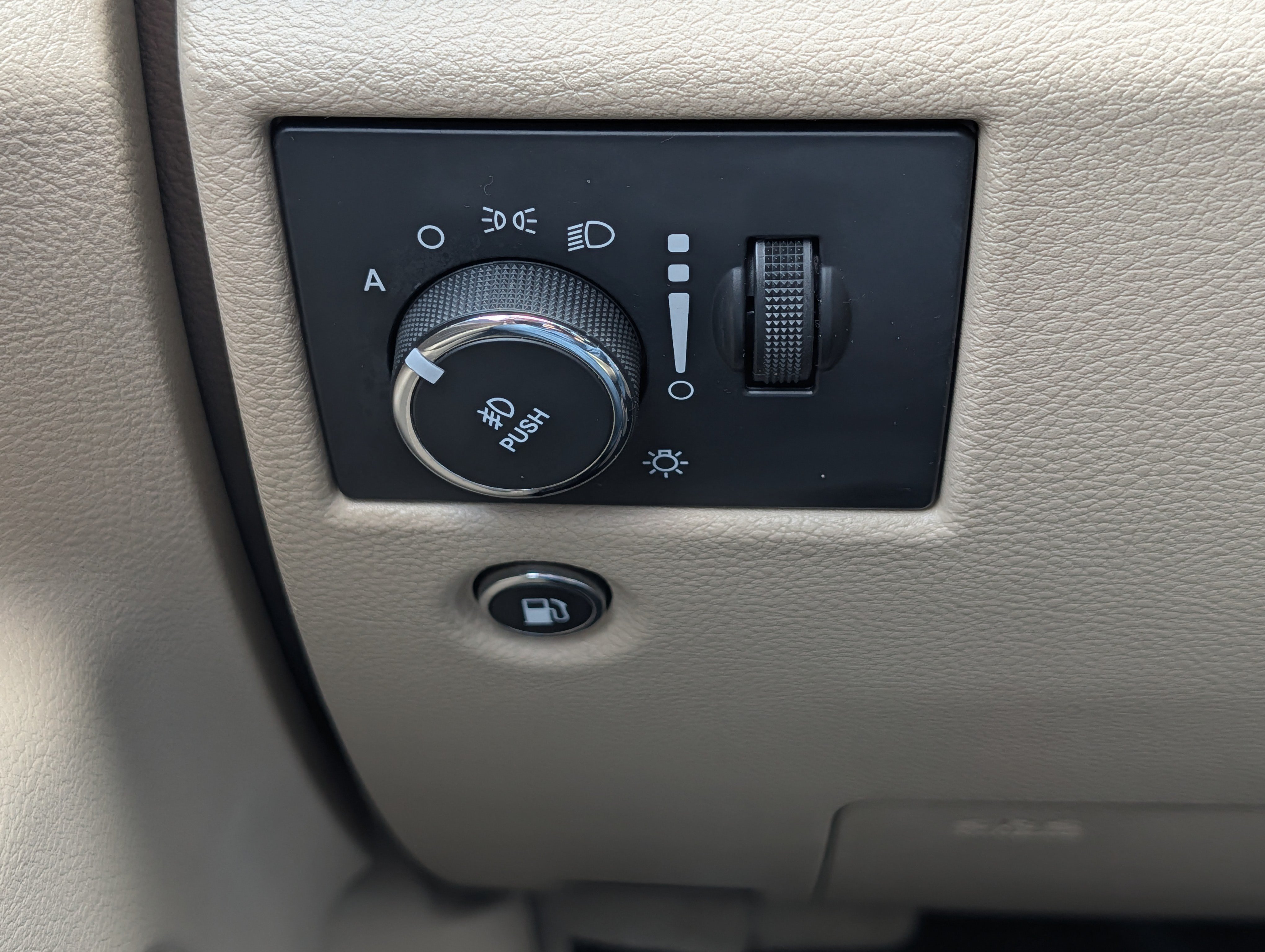 Used 2015 Brilliant Black Crystal Pearlcoat Jeep Limited image 26