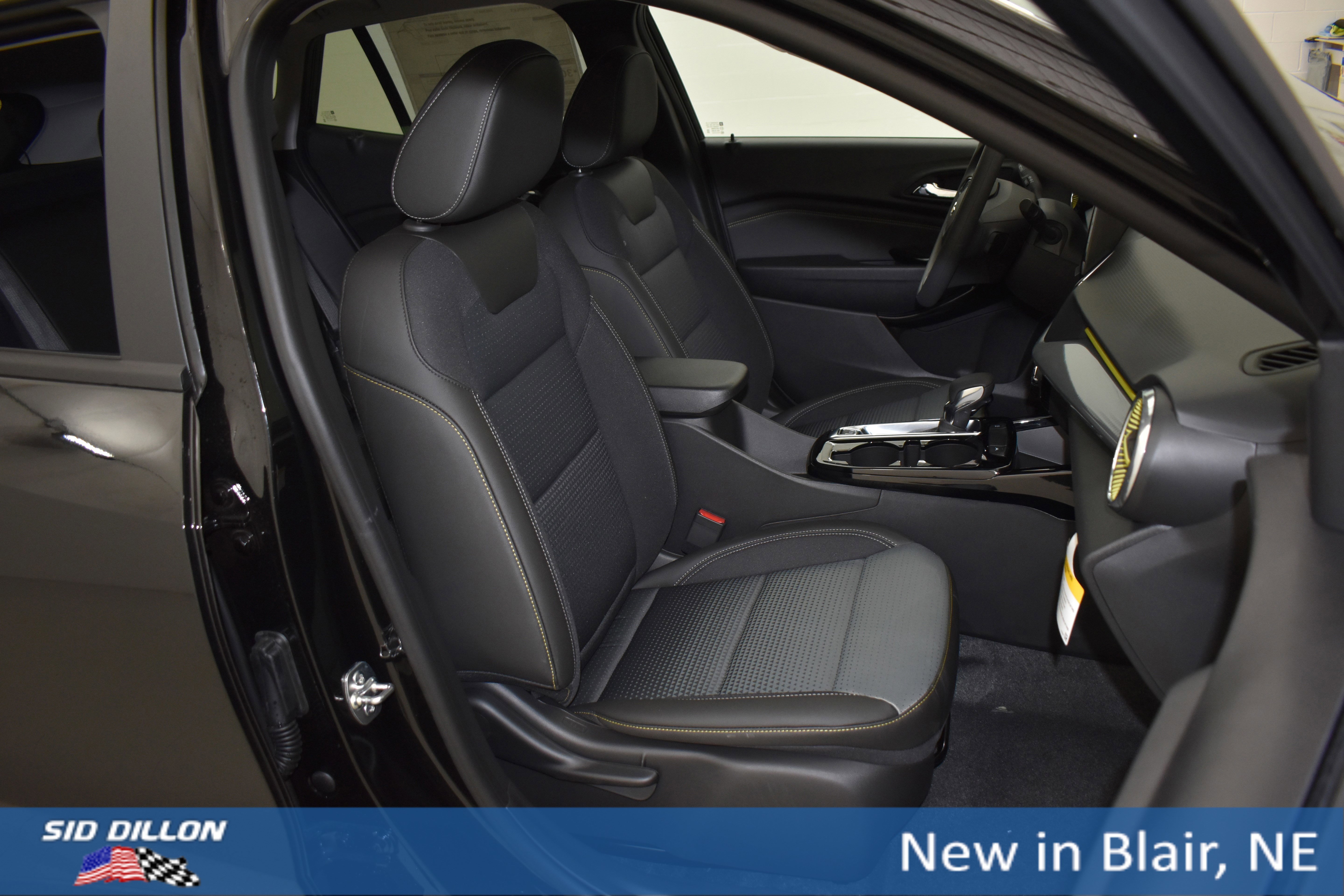 New 2026 Mosaic Black Metallic Chevrolet LT image 7