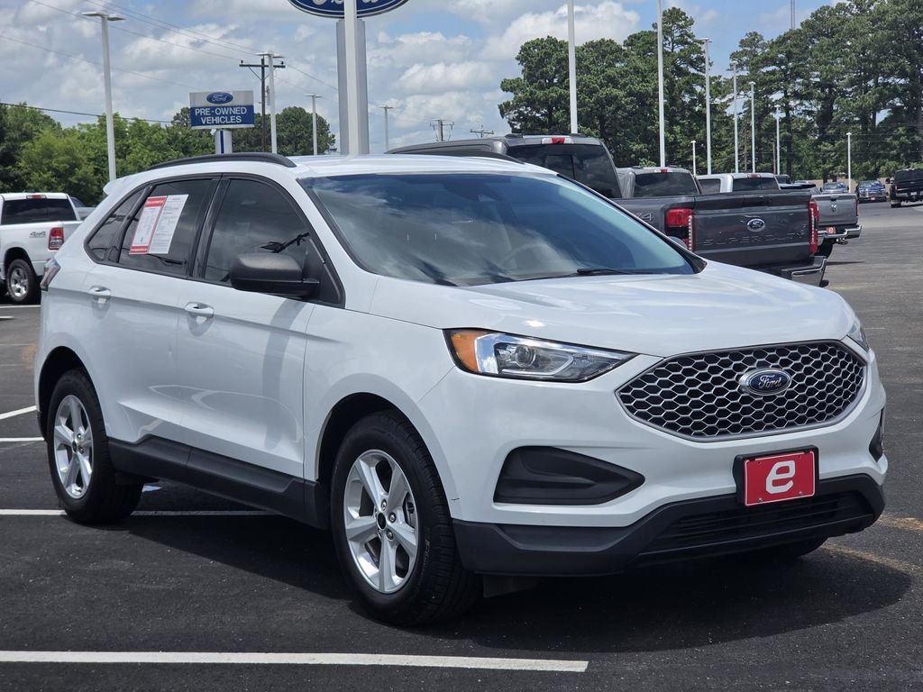 Used 2023 Oxford White Ford SE image 13