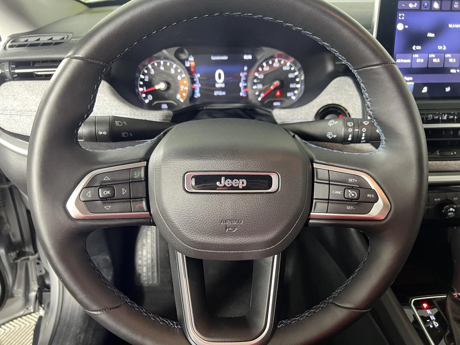 Used 2022 Billet Silver Metallic Clearco Jeep Latitude image 4