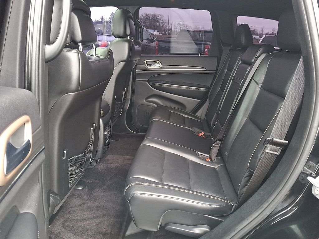 Used 2017 Diamond Black Crystal Pearlcoat Jeep Limited image 11