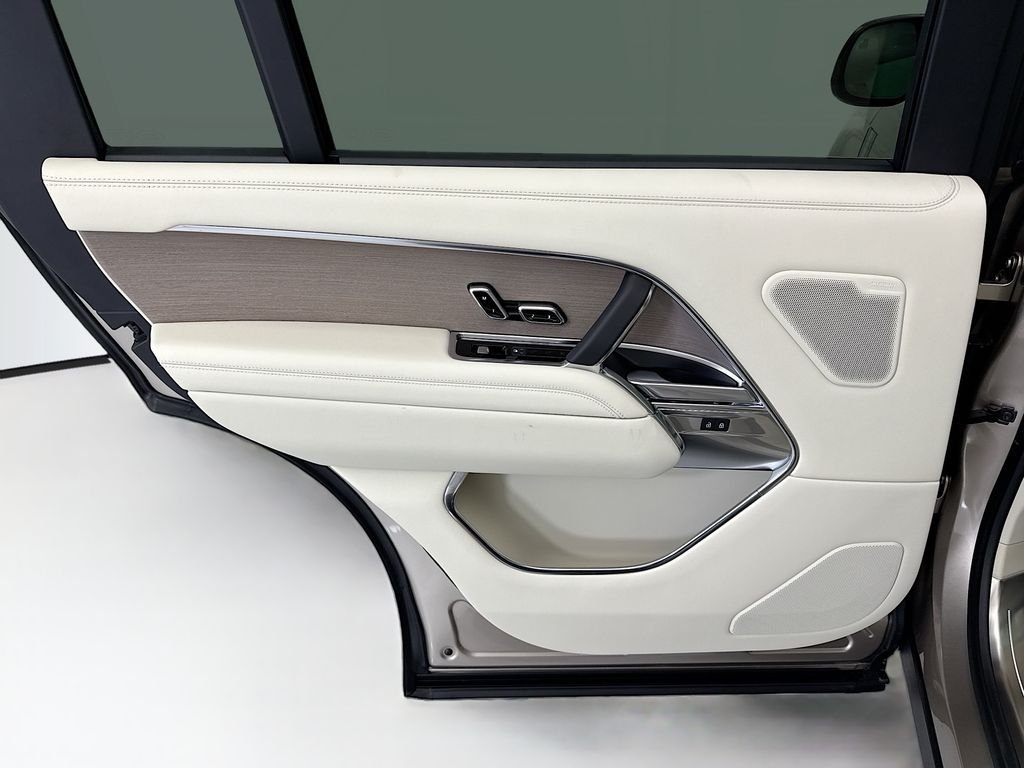 New 2026 Batumi Gold LAND ROVER SE LWB 7-Seats / V8 image 26