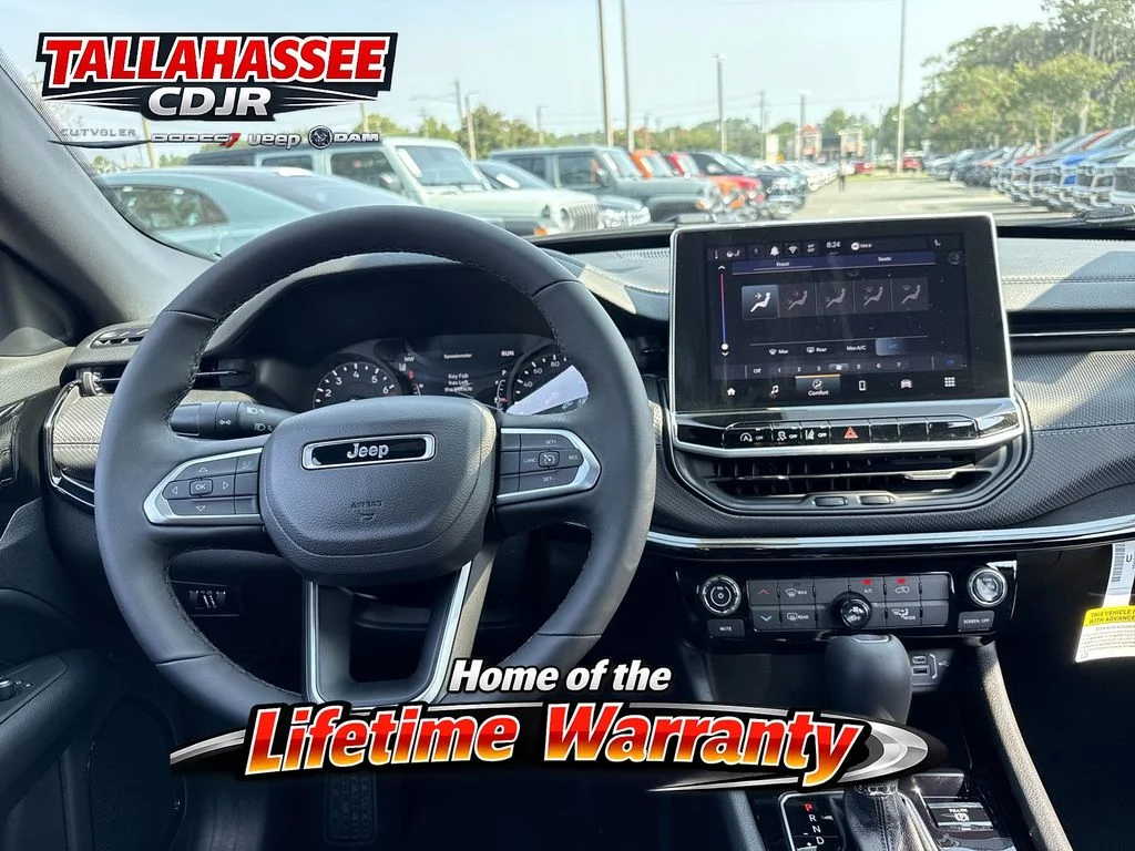 New 2026 Diamond Black Crystal Pearlcoat Jeep Latitude image 33