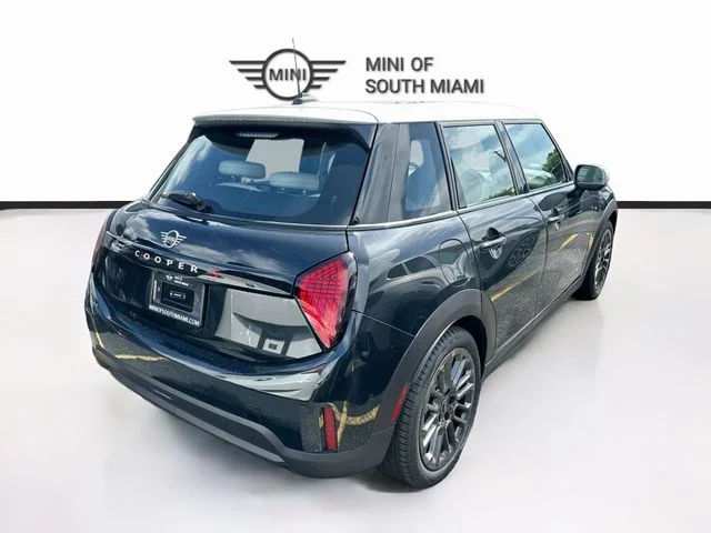 New 2026 Black MINI Signature Plus image 5