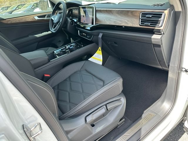 New 2026 White Volkswagen 2.0T SE w/Technology image 29