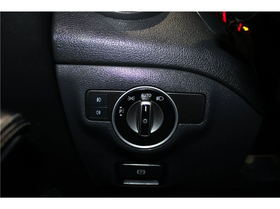 Used 2019 Black Mercedes-Benz GLA 250 image 28
