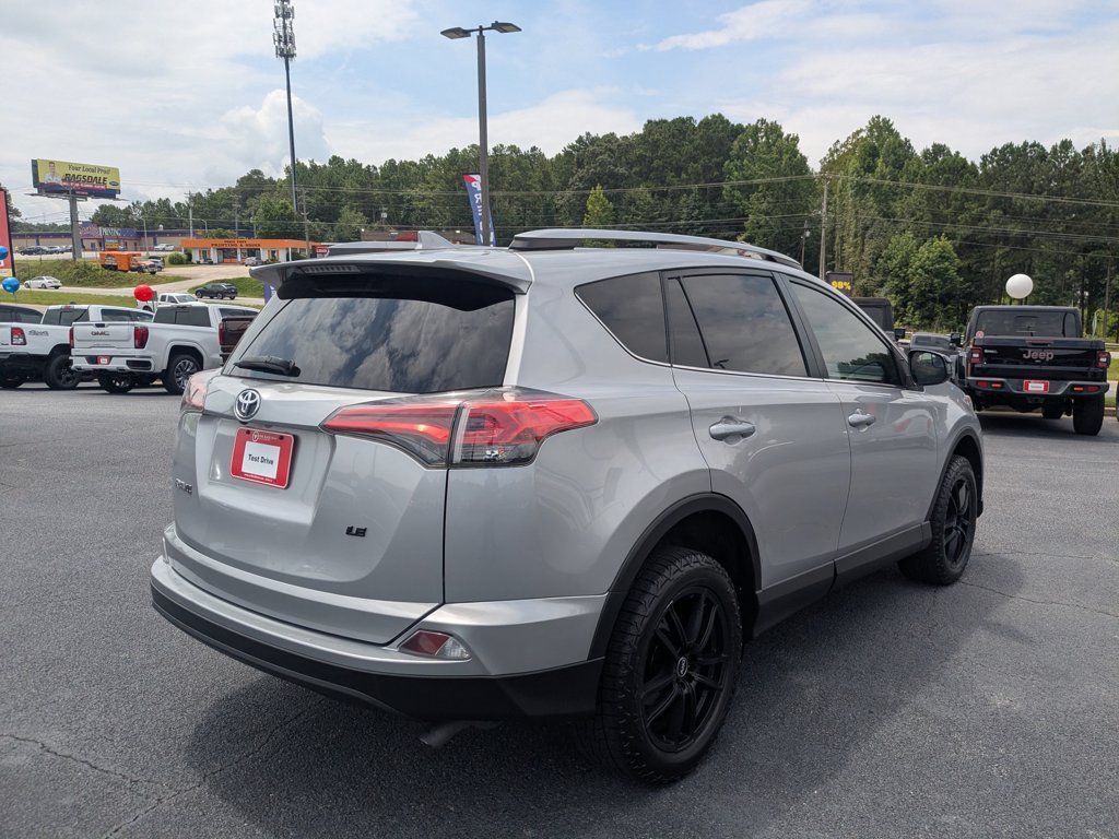 Used 2018  Toyota LE image 5