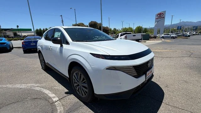 New 2026 White Nissan SL image 2