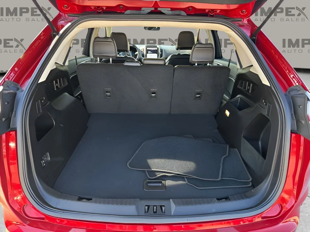 Used 2023 Red Ford SEL image 28