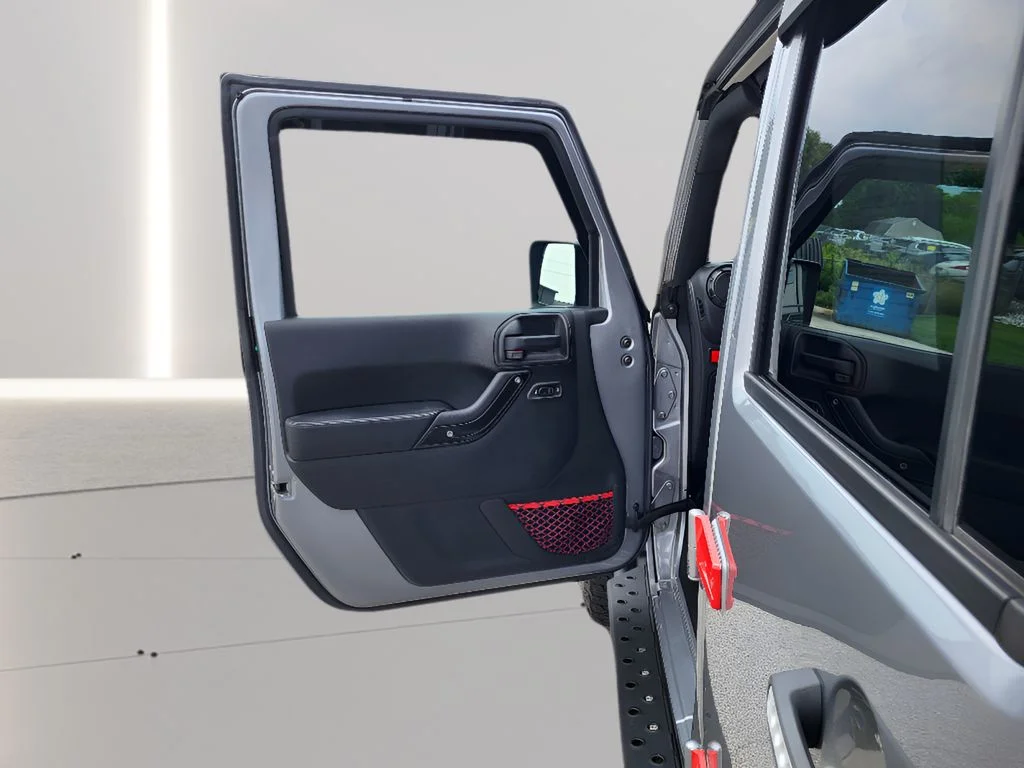 Used 2018 Billet Silver Metallic Clearcoat Jeep Rubicon Recon image 18