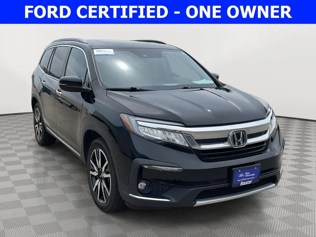 2021 Honda Pilot Touring w/Rear Captain's Chairs