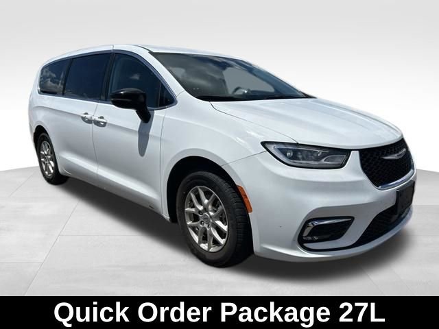 Used 2024 White Chrysler Touring L image 3