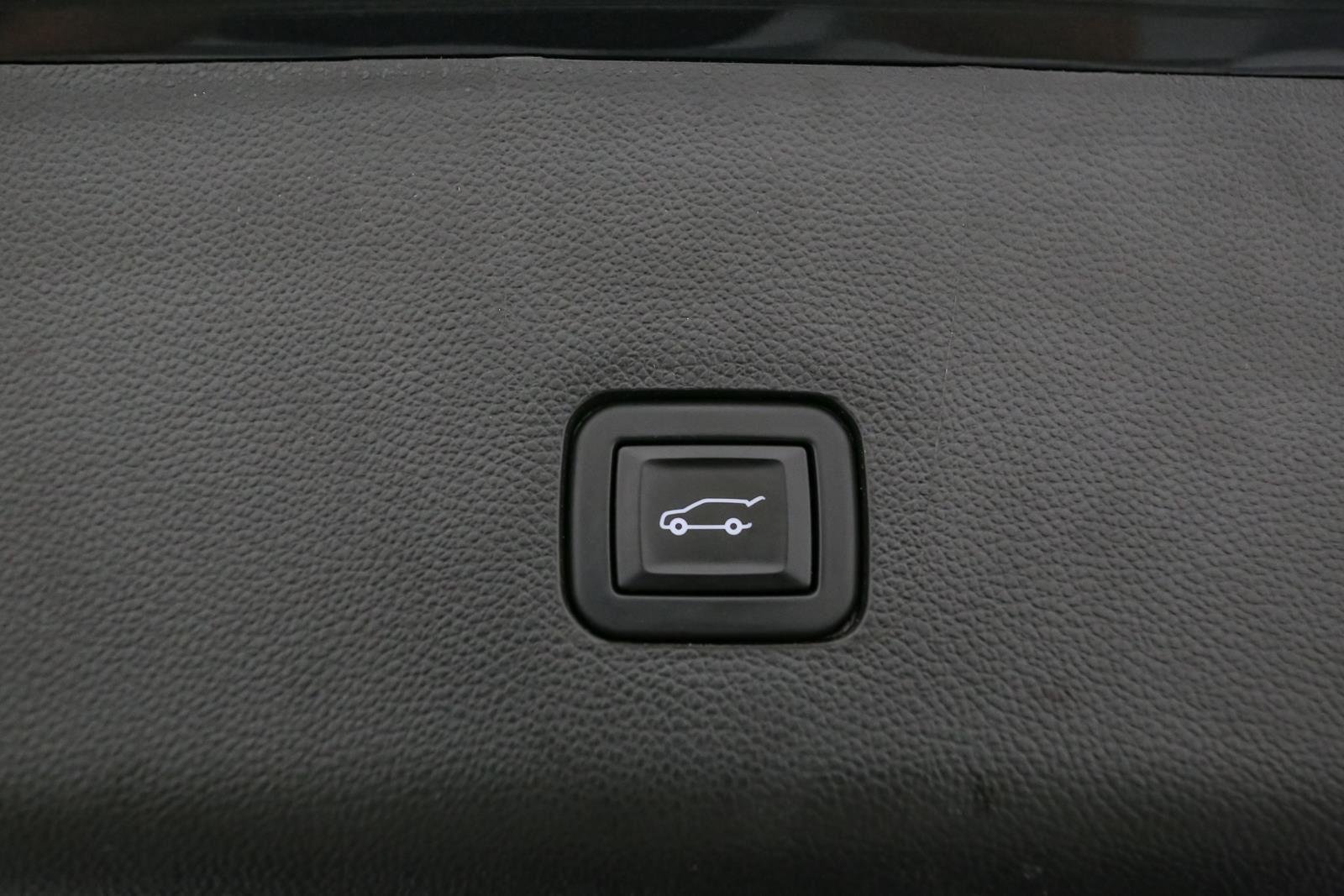 Used 2020 Graphite Metallic Chevrolet LT Cloth image 13