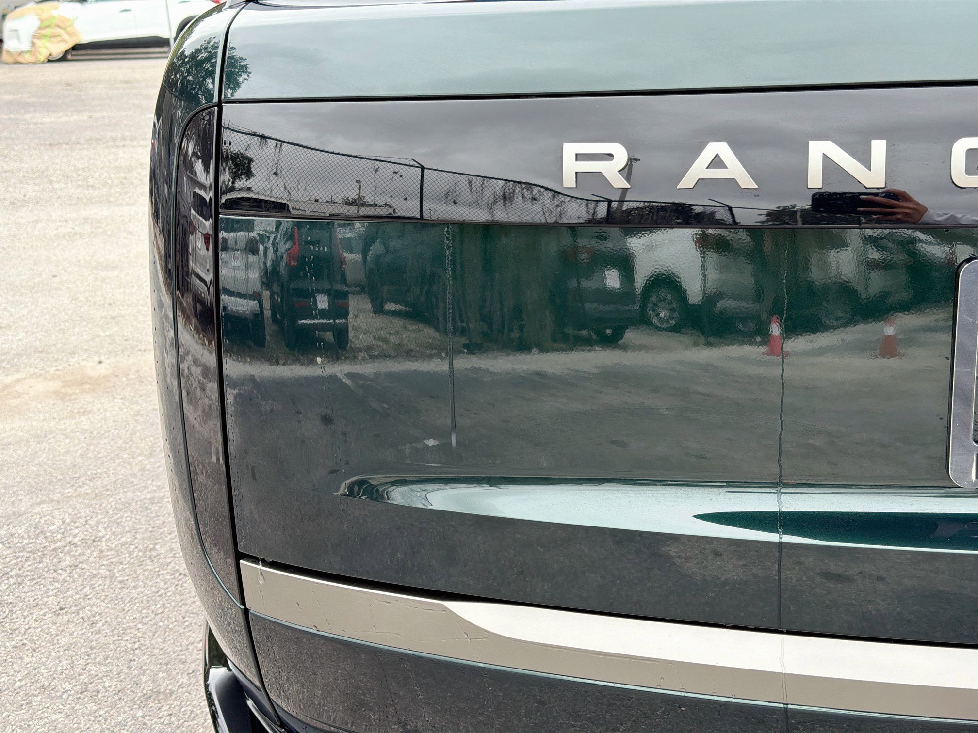 New 2027 British Racing Green LAND ROVER SE image 10