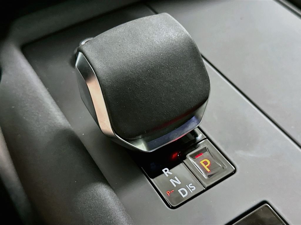 Used 2025 Santorini Black Metallic Land Rover S image 18