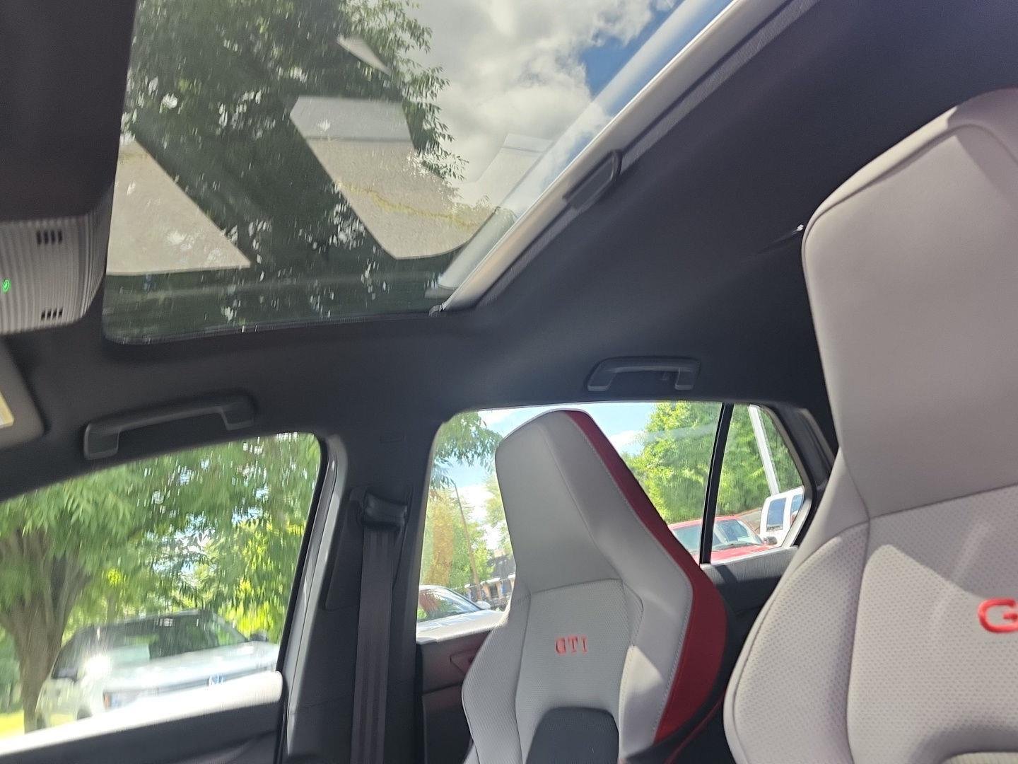 2026 Volkswagen Golf GTI SE - Photo 14
