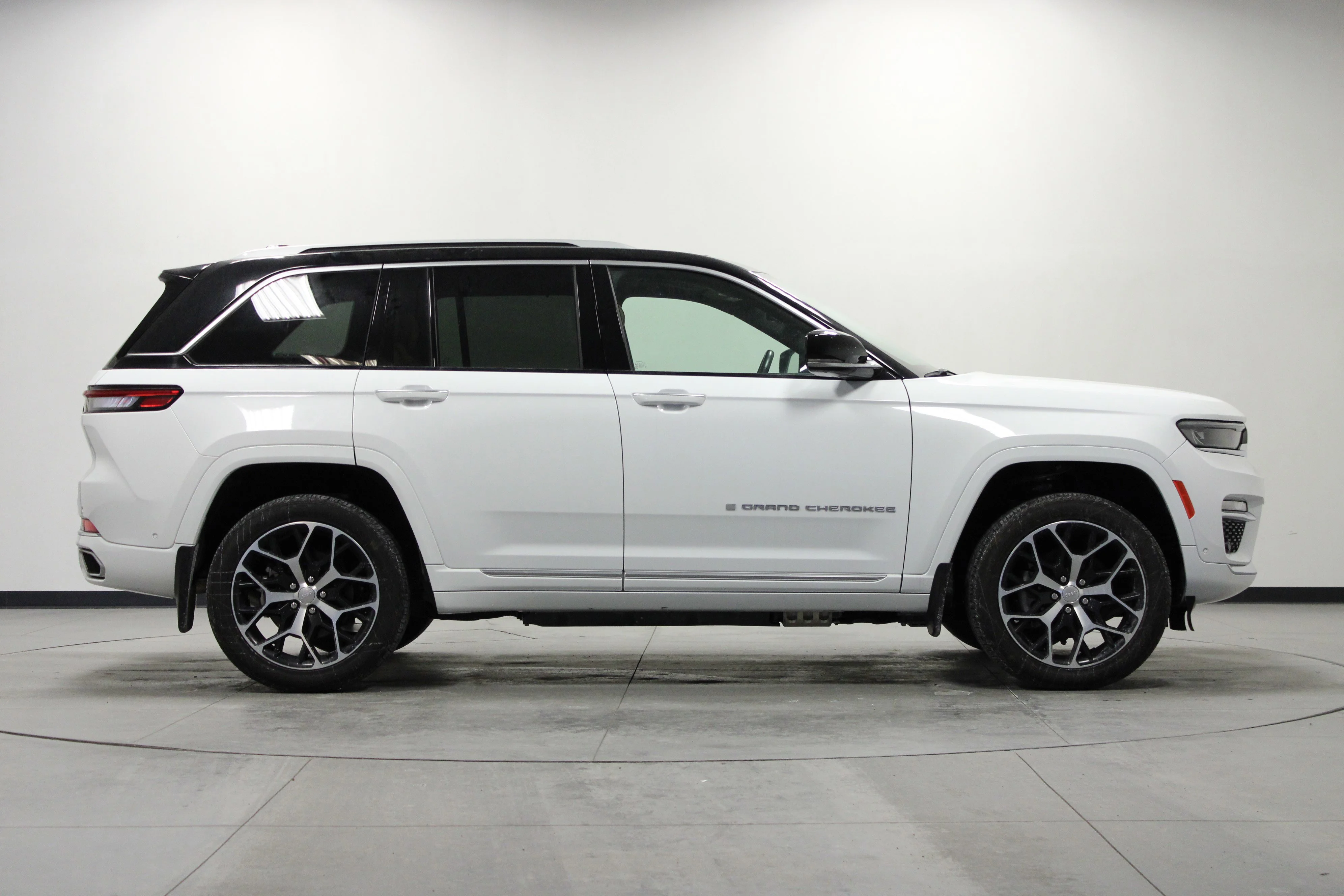 Used 2024 Bright White Clearcoat Jeep Summit Reserve 4xe image 3