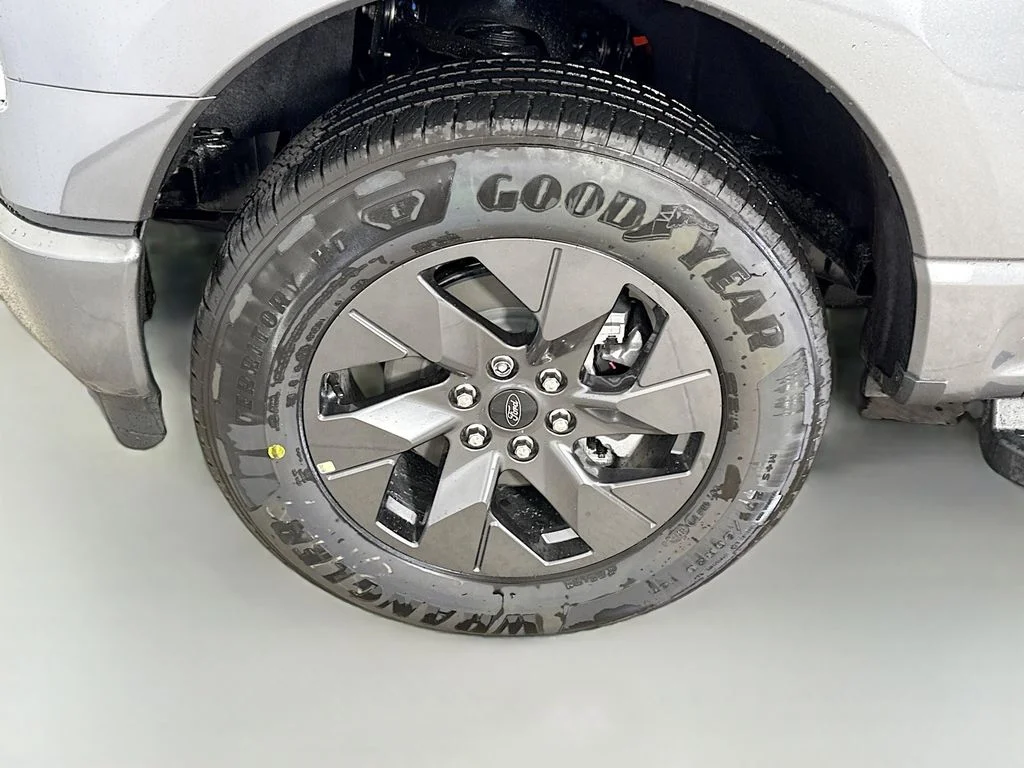 2025 Ford F-150 Lightning Flash - Photo 34