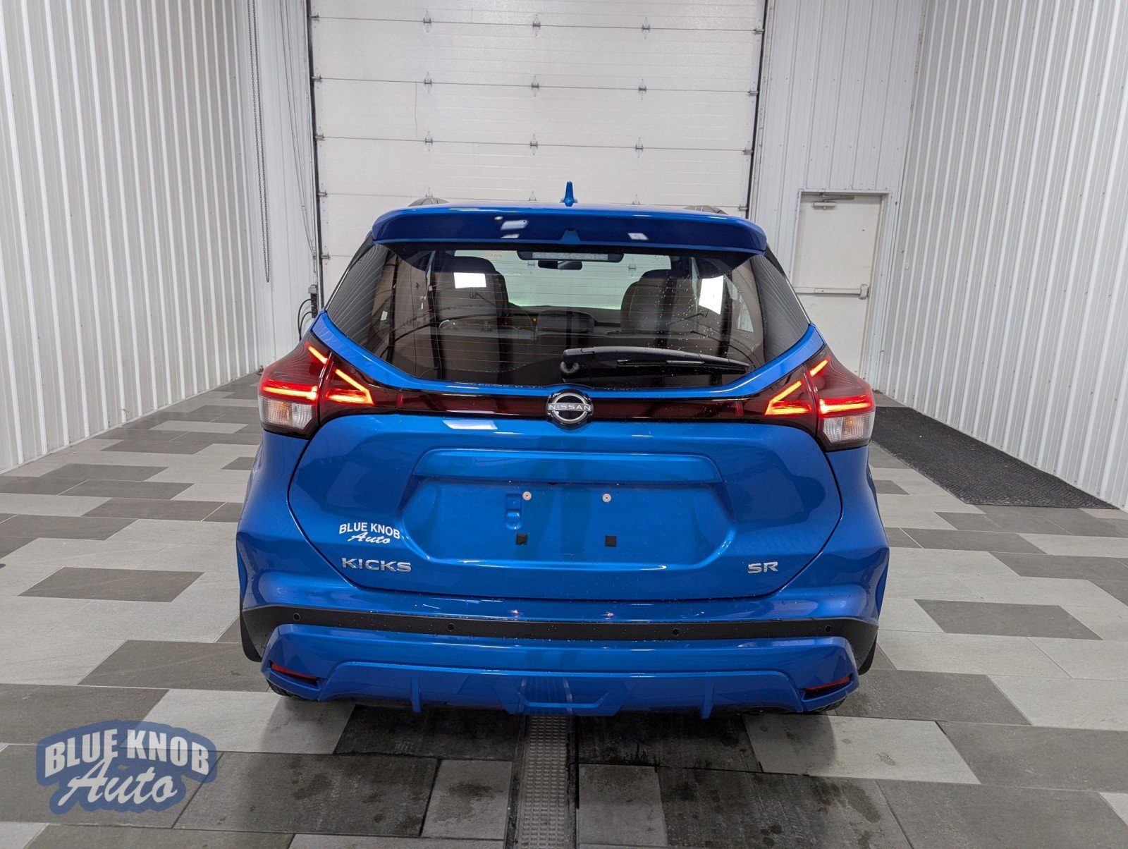 2024 Nissan Kicks SR photo 3