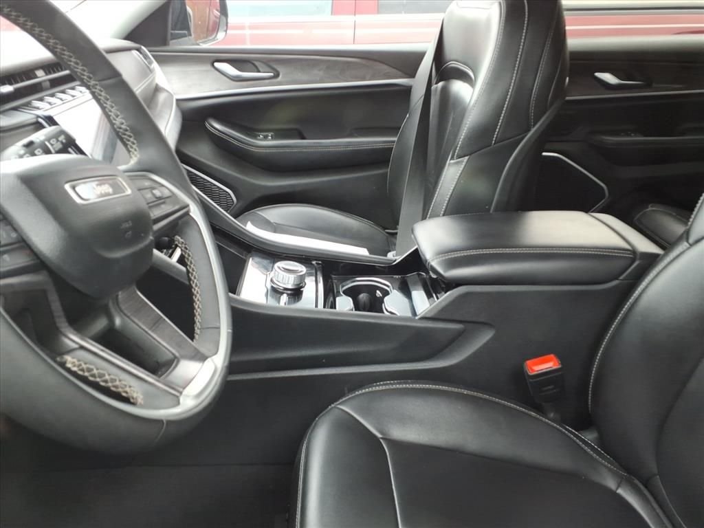 Used 2023 White Jeep Limited image 3