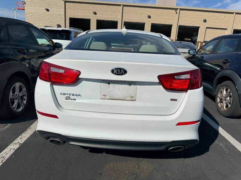 Used 2015 White Kia LX image 3