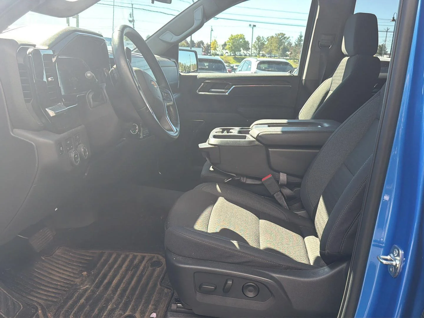 Used 2026 Riptide Blue Metallic Chevrolet LT image 5