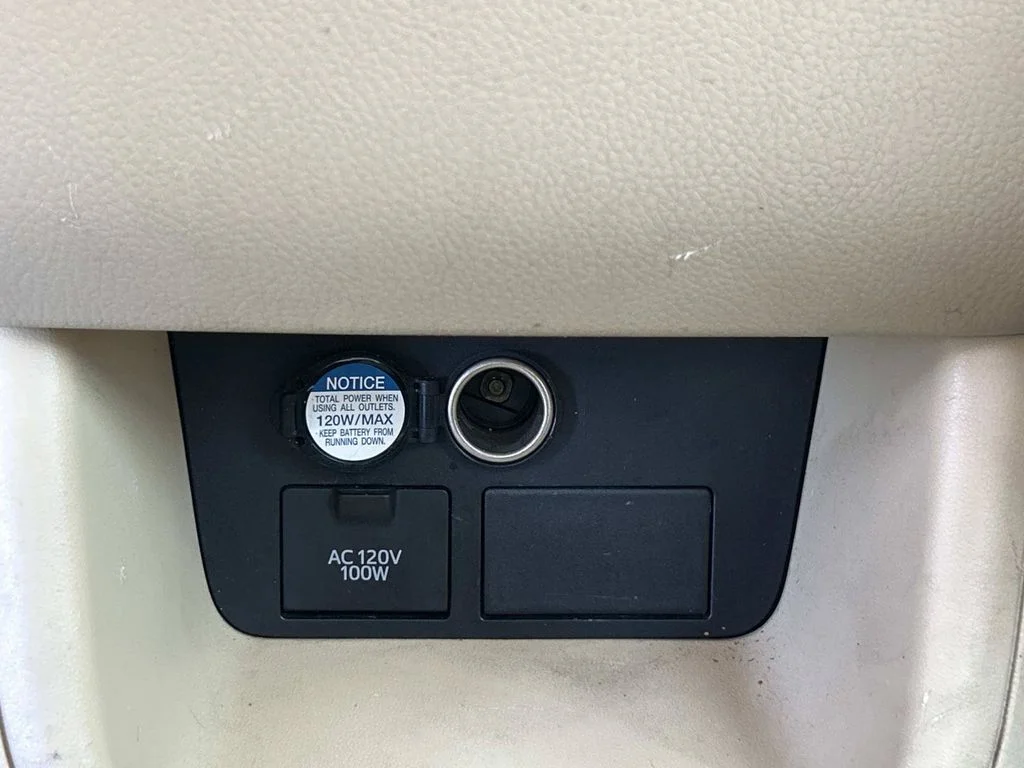 Used 2016 White Toyota XLE V6 image 18