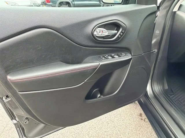 Used 2021 Granite Crystal Metallic Clearcoat Jeep Trailhawk image 17