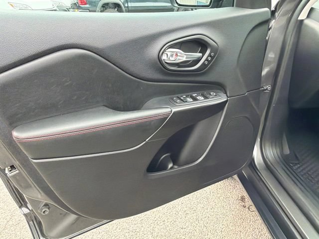 Used 2021 Granite Crystal Metallic Clearcoat Jeep Trailhawk image 17