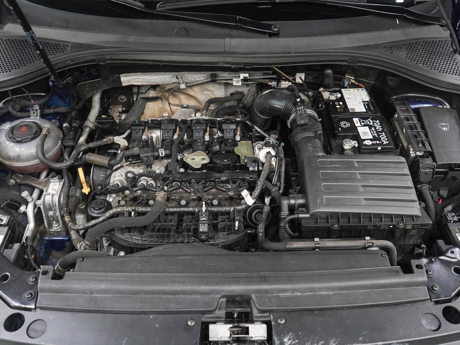 Used 2024  Volkswagen SEL R-Line image 32
