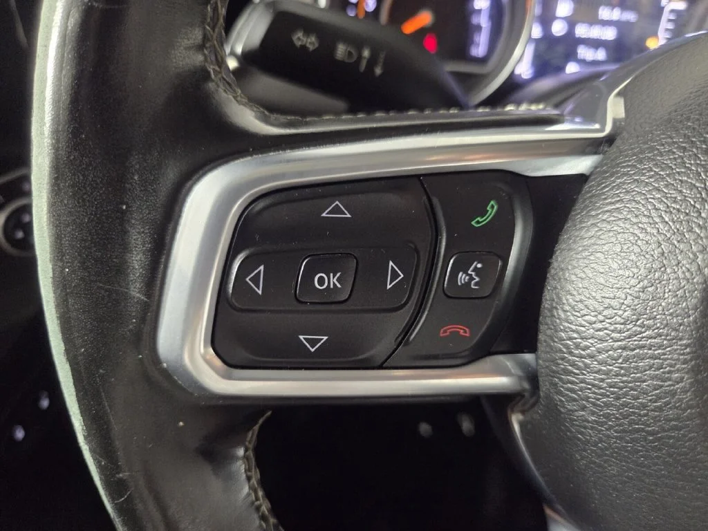 Used 2020 Black Clearcoat Jeep Sport S image 18