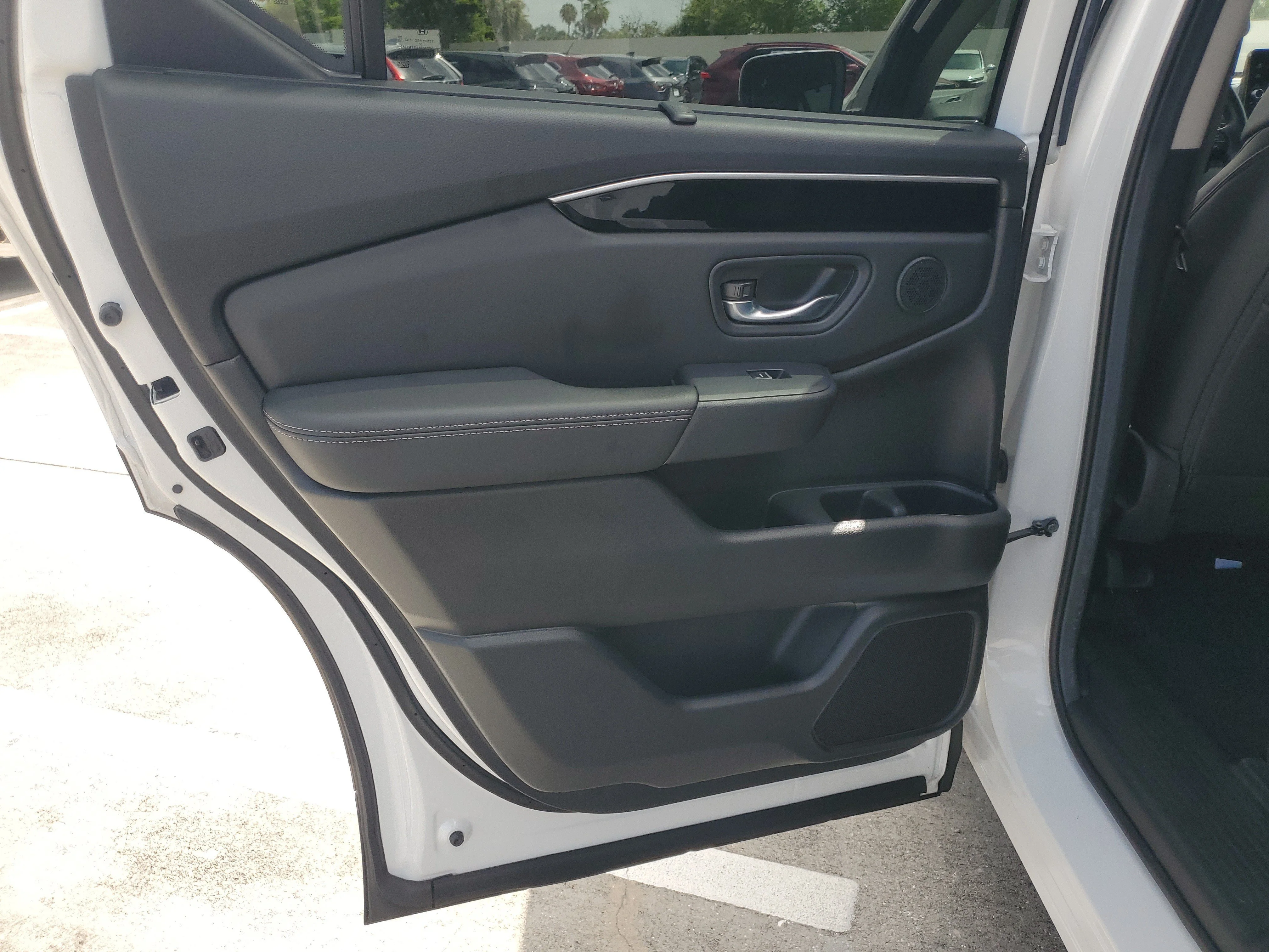 Used 2025 White Honda Touring image 12