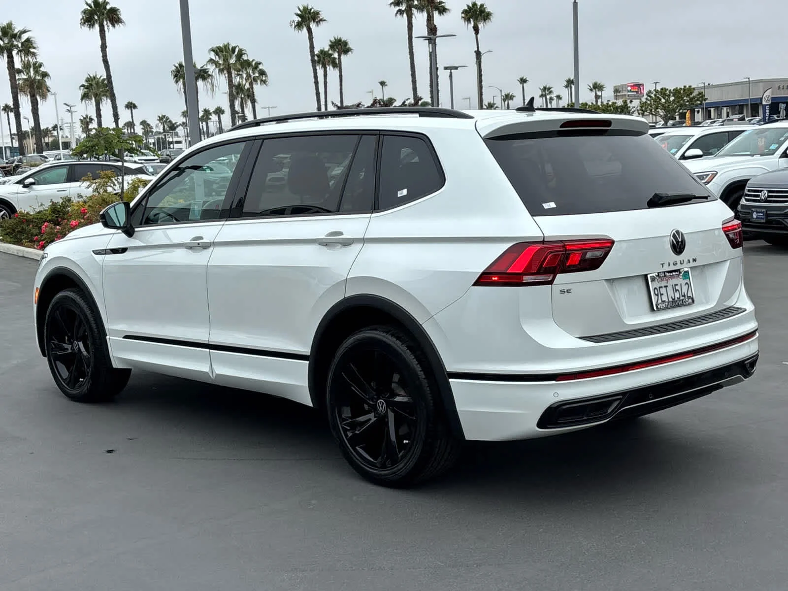 Certified Used 2023 Opal White Pearl Volkswagen SE R-Line Black image 5