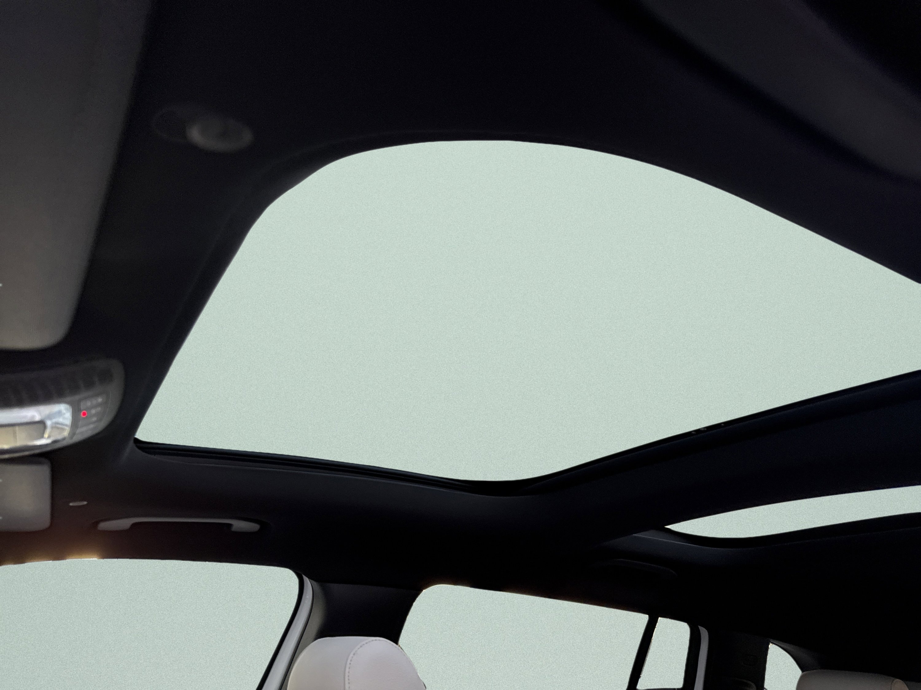 New 2026 Polar White Mercedes-Benz GLB 250 image 25