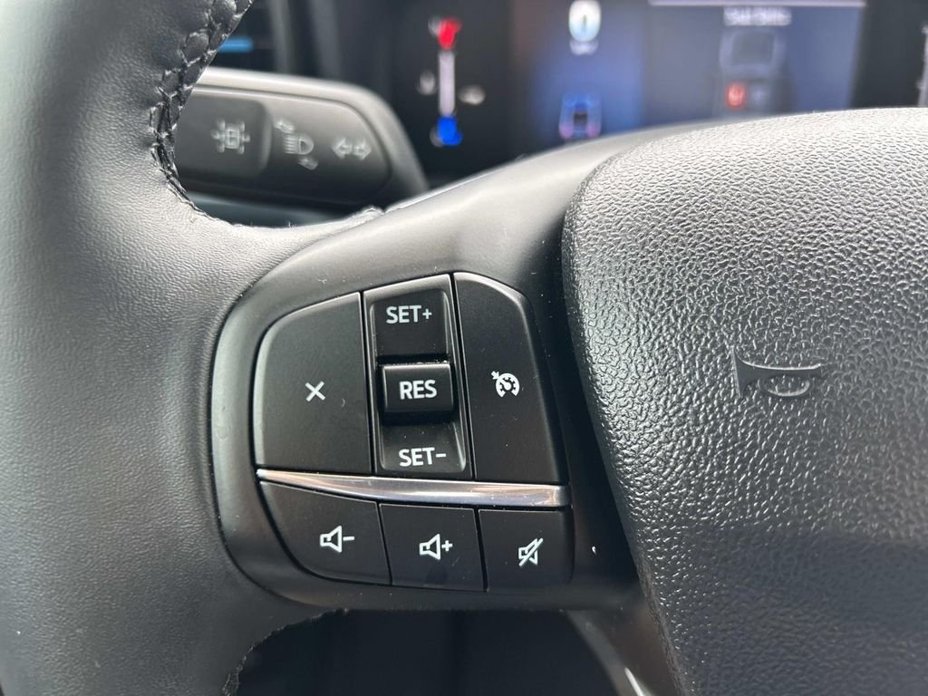 Used 2025 Azure Gray Metallic Ford XLT image 30