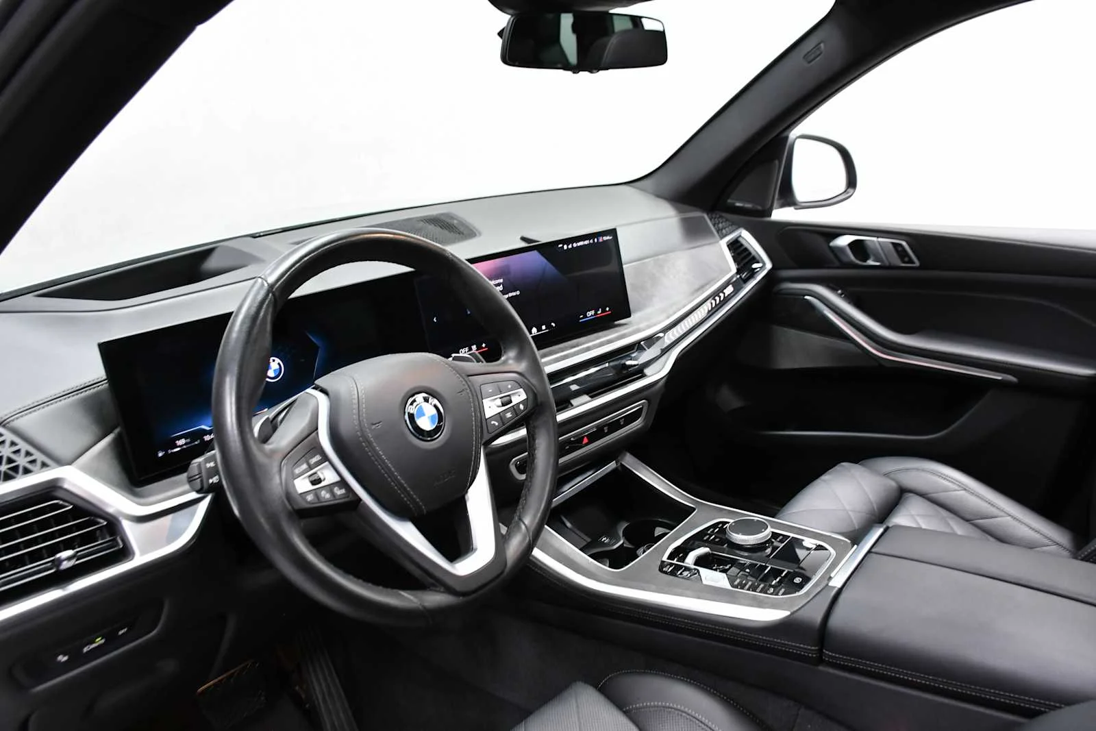 Used 2024 Skyscraper Grey Metallic BMW xDrive40i image 12
