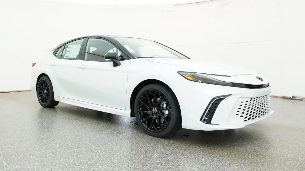 New 2026 Wind Chill Pearl with Midnight Black Metallic roof Toyota XSE image 17