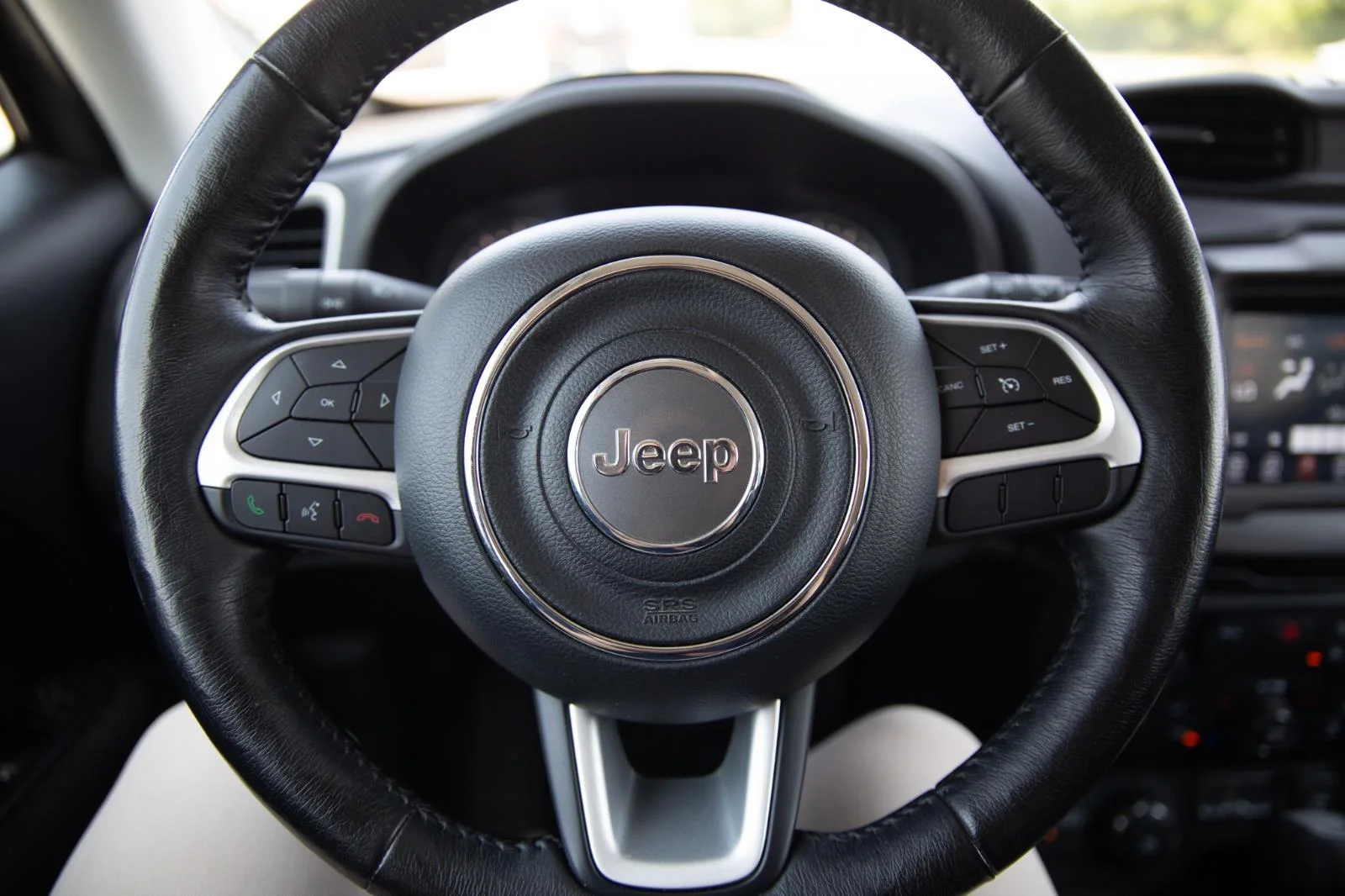 Used 2021 Graphite Gray Jeep Latitude image 11