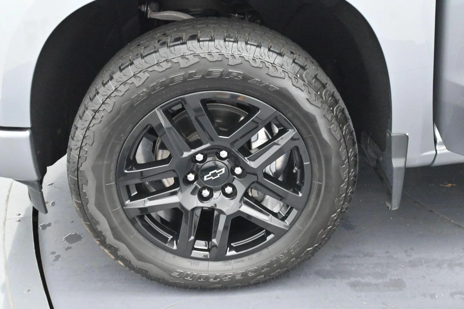 Used 2025 Sterling Gray Metallic Chevrolet Custom image 33