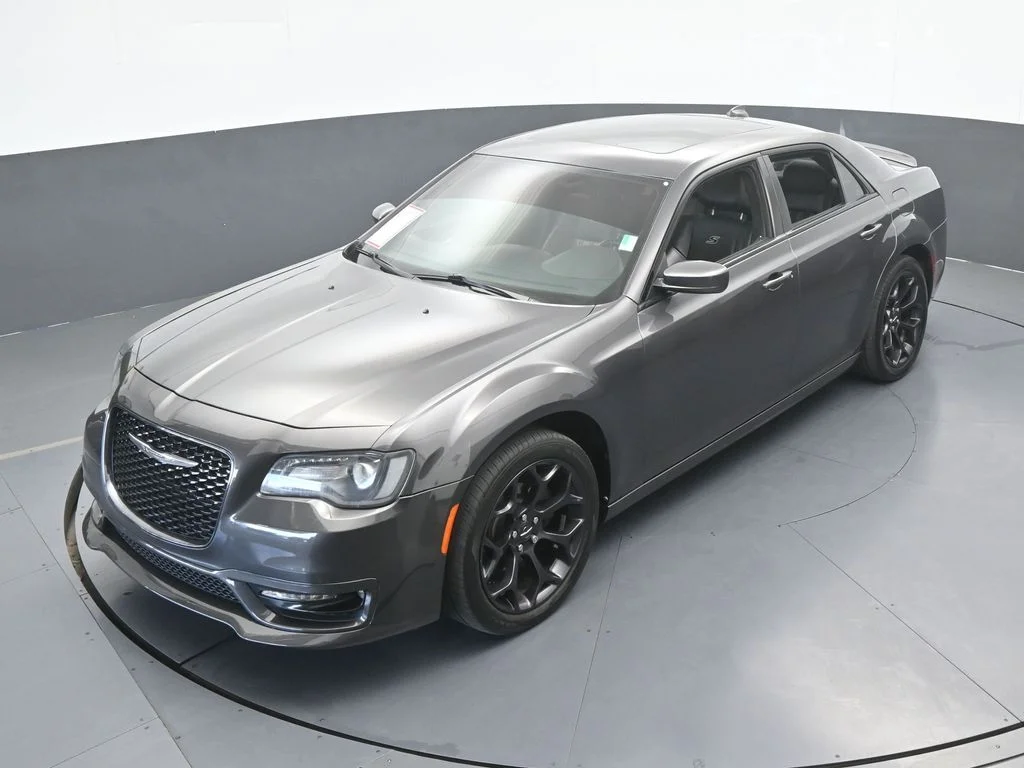 Used 2020 Granite Crystal Metallic Clearcoat Chrysler S image 47