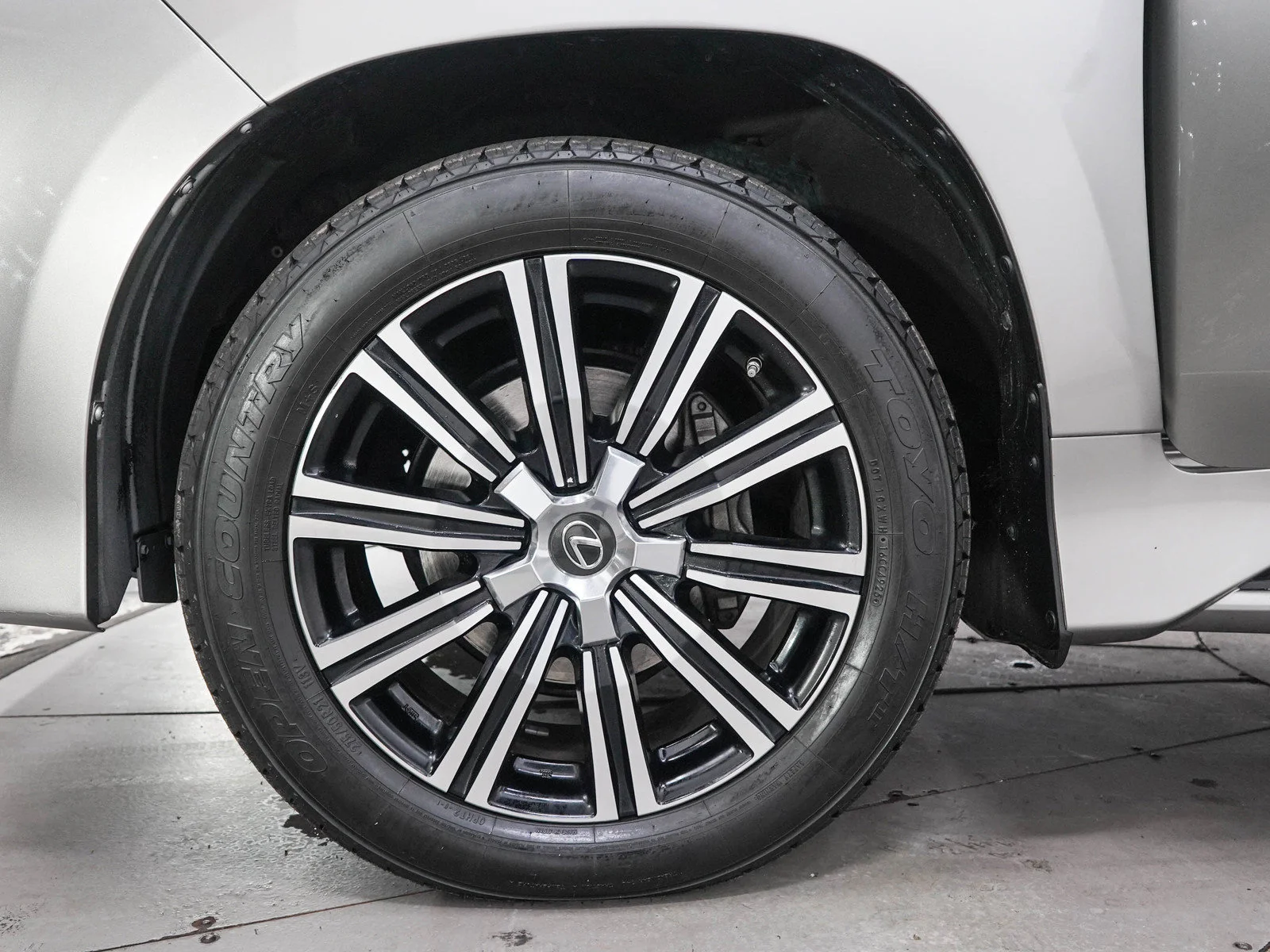Used 2018 Silver Lexus 570 image 35
