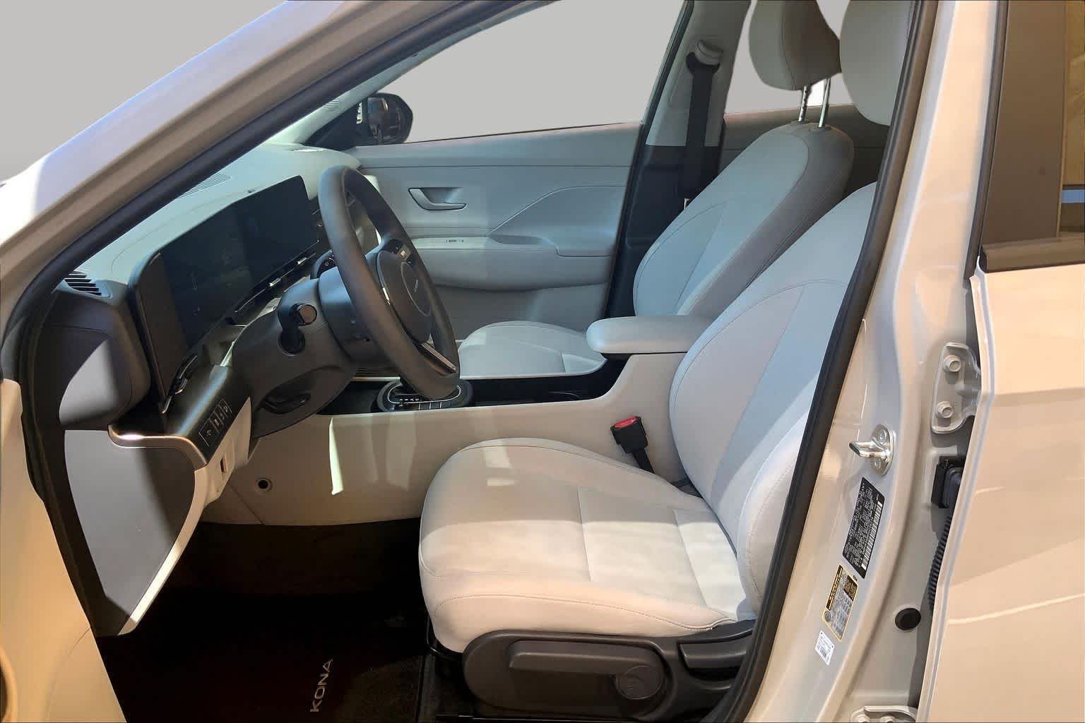 2025 Hyundai Kona SE - Photo 8
